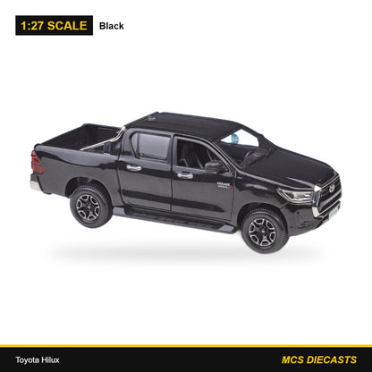 1:27 Toyota Hilux – Black