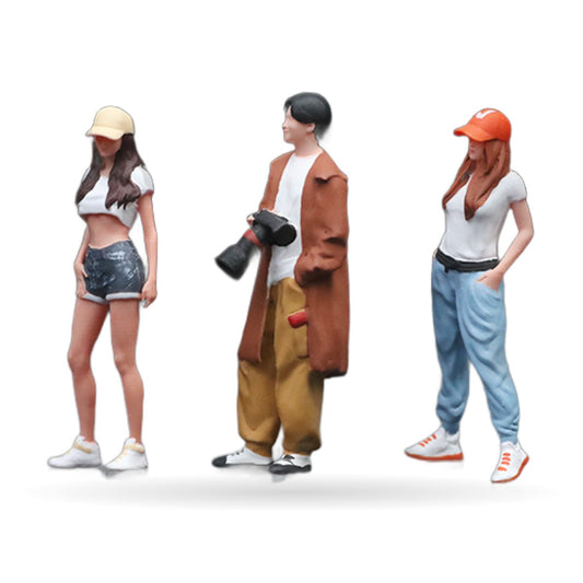 1:64 Travel Photographer Figure Set